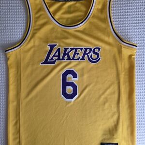 Fanatics yellow & purple LeBron James Lakers Basketball Jersey #6 youth sixe me
